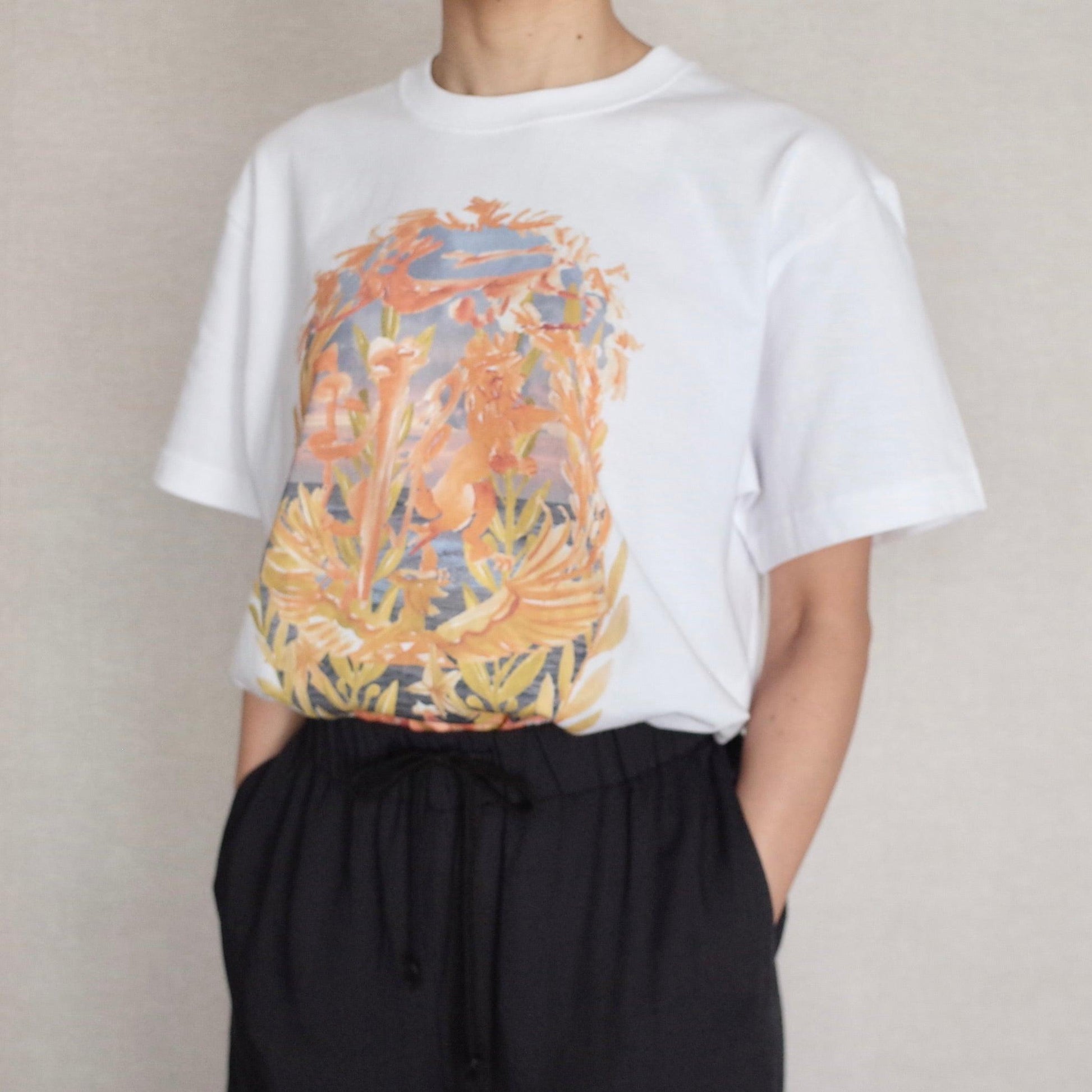 izon Tシャツ 白 モデル着用